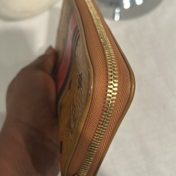 MCM zippy Wallet Multiple colors - Picture 8 of 13